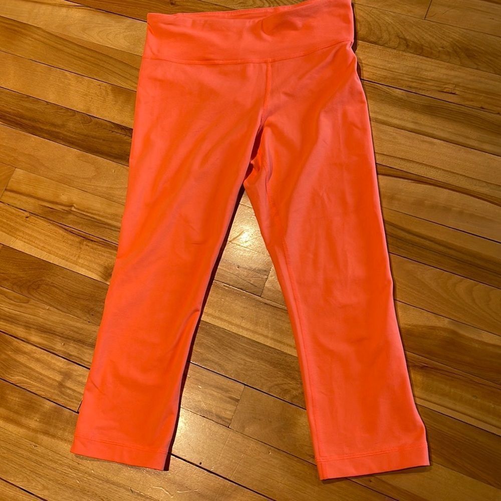 Under Armour neon orange Allseason Gear capri leggings. XS.